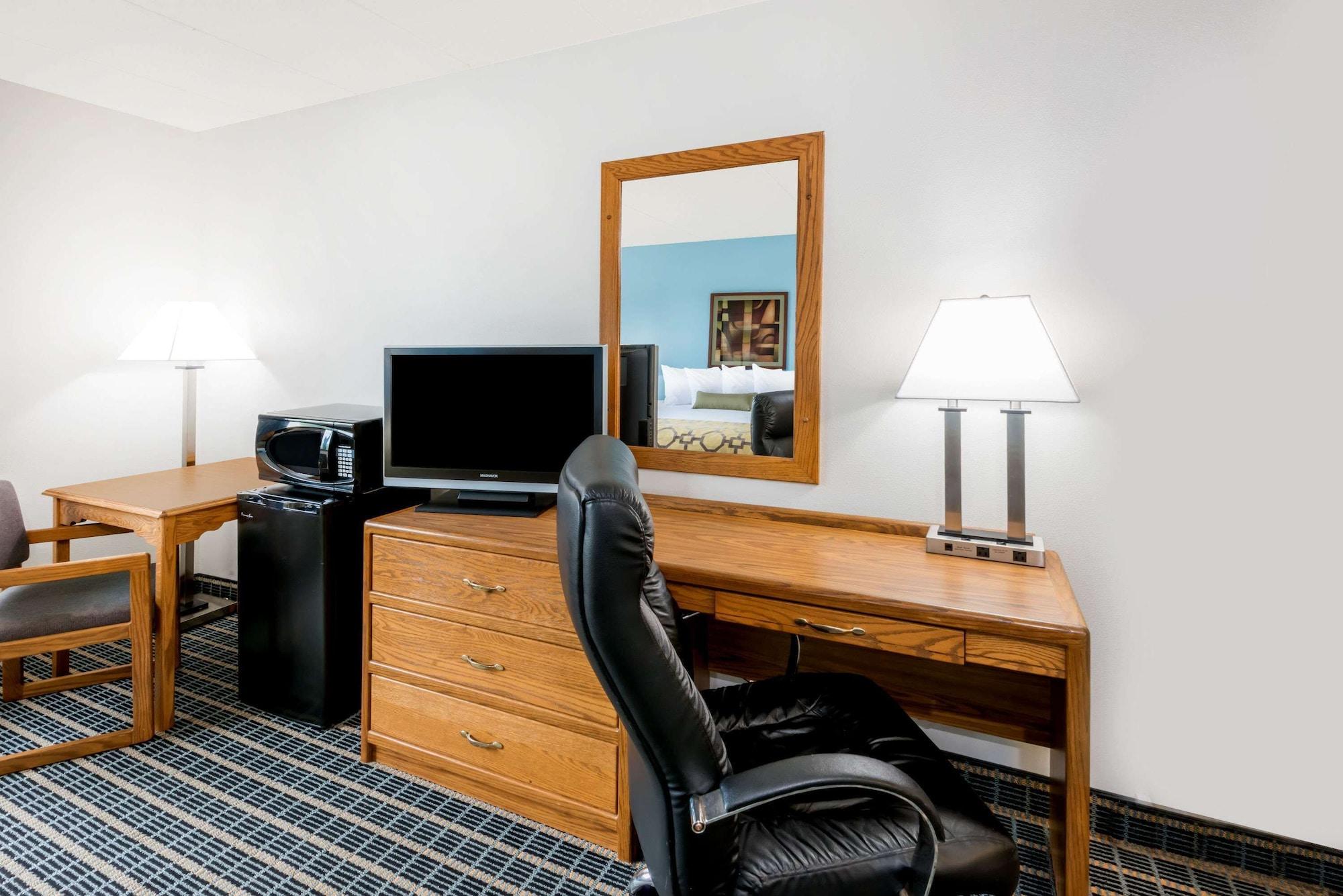 Baymont By Wyndham Marshalltown Buitenkant foto
